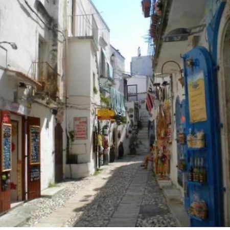B&B Tra le vie del borgo Vieste Exterior foto